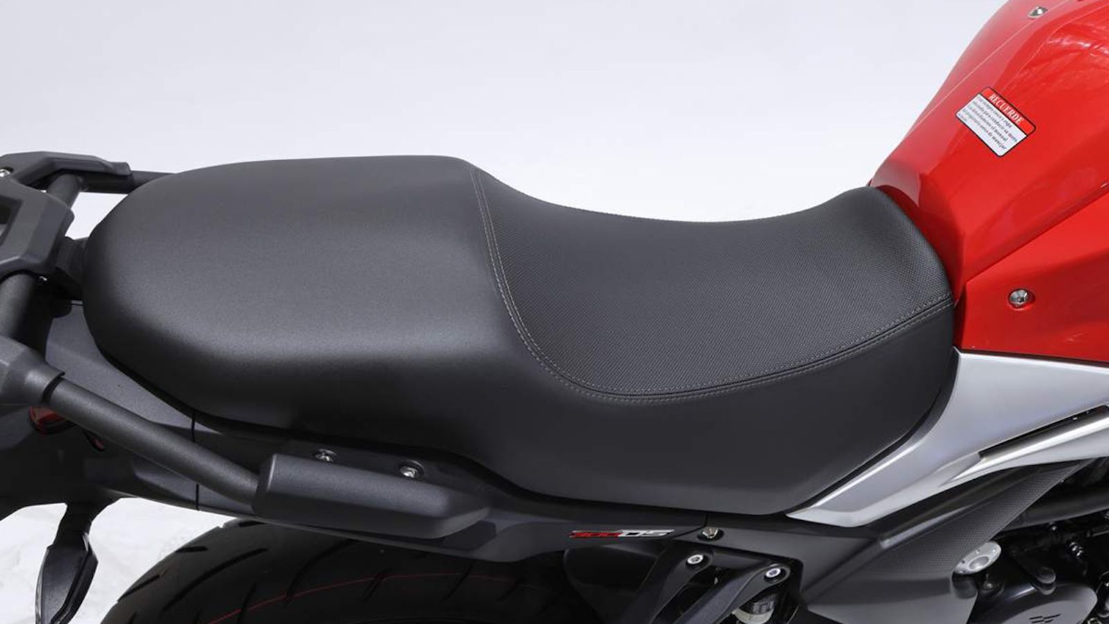 VOGE 300DS: Με διαστάσεις που χωράει παντού και δώρο top case αξίας 300 ευρώ