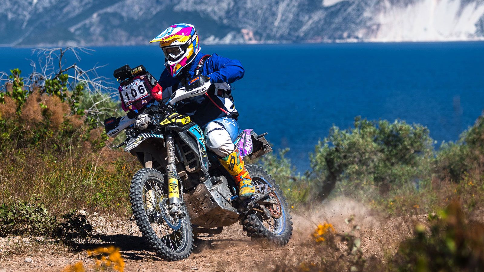 Με ελαφρώς τροποποιημένη μορφή, χωρίς να είναι ένα καθαρόαιμο αγωνιστικό, στάθηκε αντάξιο δίπλα σε αγωνιστικές μοτοσυκλέτες πολλαπλάσιας αξίας.