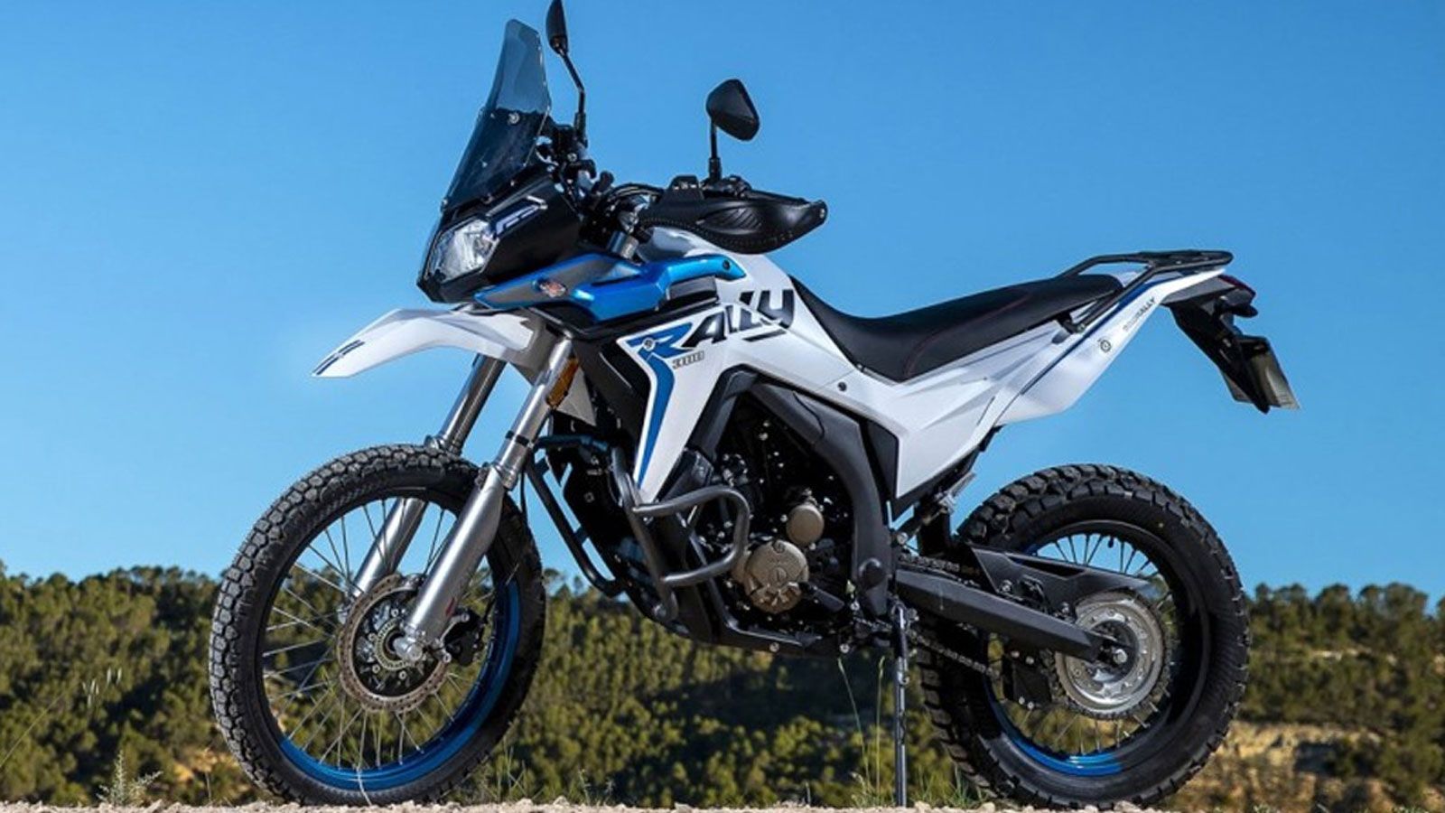 Το τετράχρονο, υγρόψυκτο, μονοκύλινδρο σύνολο των 292cc διατηρεί την απόδοση των 29 ίππων και 25Nm ροπής, προσφέροντας την ίδια ζωντανή αίσθηση που αγ