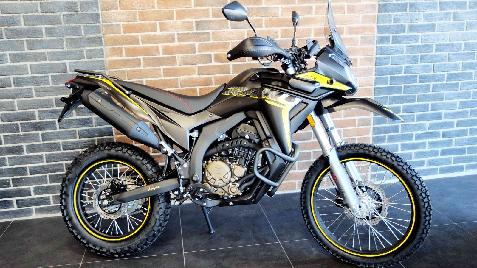 Η σημαντικότερη εξέλιξη αφορά τον κινητήρα, που προσαρμόστηκε στις απαιτήσεις του Euro5+, χωρίς να χαθεί ιπποδύναμη ή ροπή. Η χωρητικότητα παραμένει σ