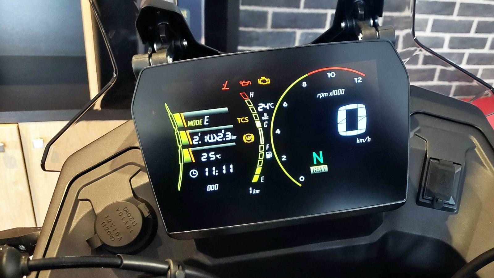 VOGE DS525X: Μπαίνει στο 2025 πλουσιότερη και με αναβαθμισμένο κινητήρα