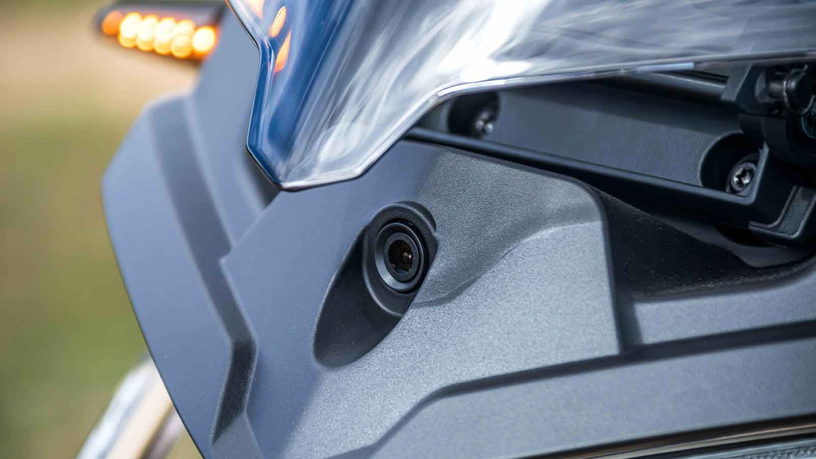 Η ρυθμιζόμενη ζελατίνα και τα προστατευτικά χεριών βελτιώνουν τη ροή αέρα και συμβάλλουν στην άνεση.
