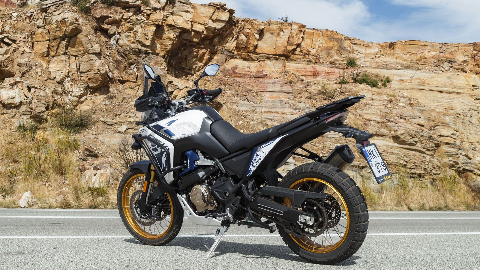 Η ποιότητα κατασκευής βρίσκεται σε πολύ υψηλό επίπεδο για την κατηγορία τιμής του. Τα πλαστικά τμήματα εφαρμόζουν άψογα, χωρίς τριγμούς ή ασυνέχειες, 