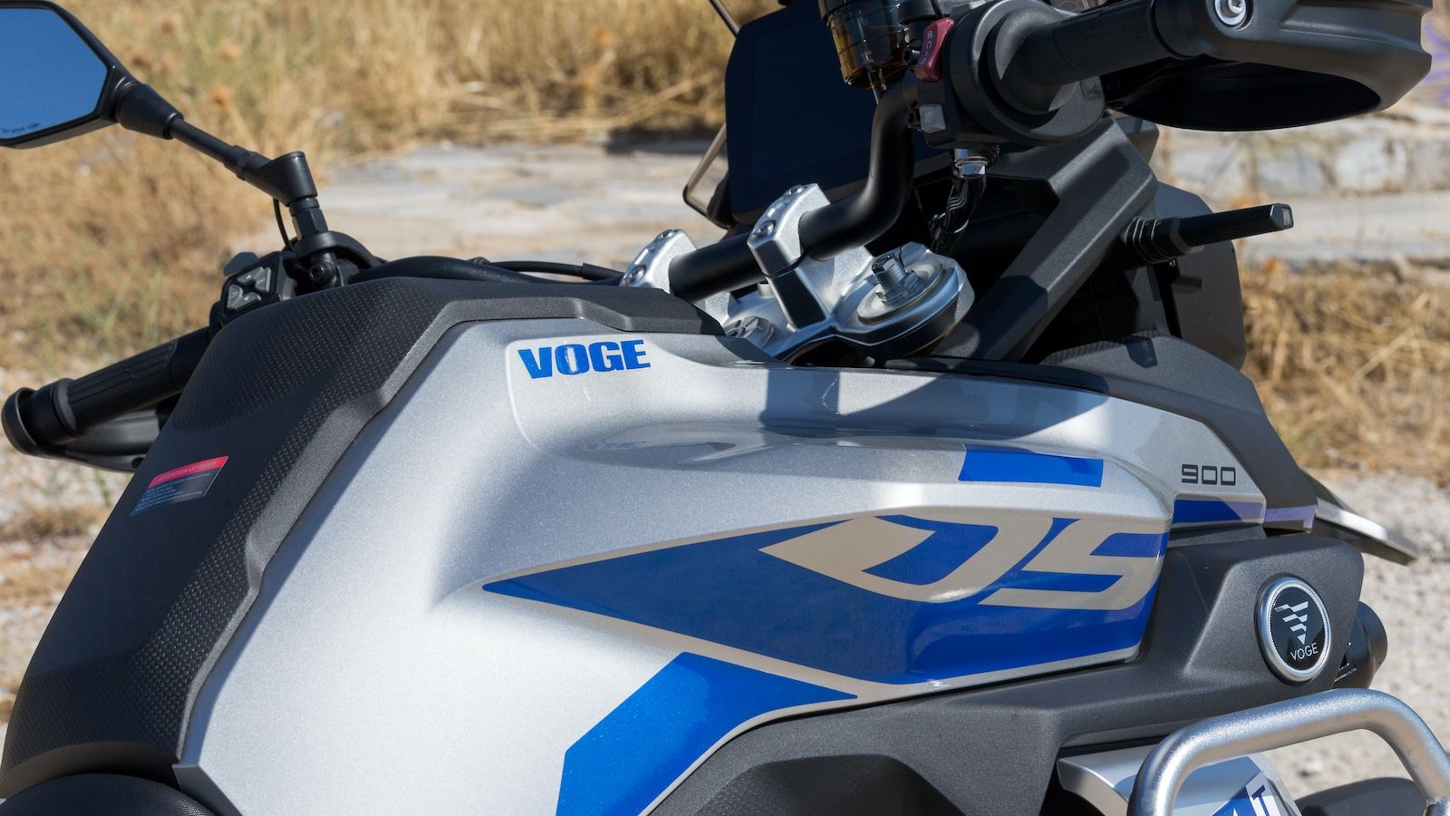 Σταμπιλιζατέρ τιμονιού, που δεν συναντά κανείς στο βασικό εξοπλισμό του ανταγωνισμού.