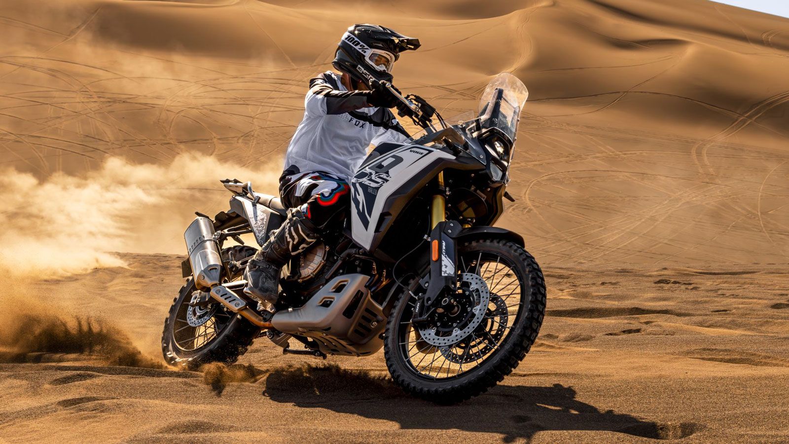 Η ελληνική αντιπροσωπεία της Voge ανακοίνωσε την τιμή για το νέο Voge DS800 Rally 2025, αποκαλύπτοντας μια ιδιαίτερα δελεαστική προσφορά για τους πρώτ