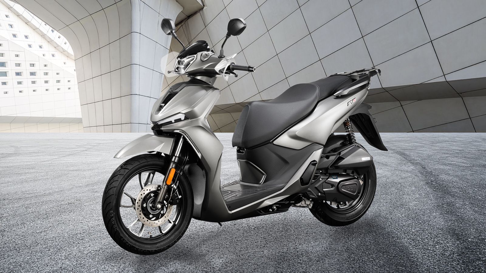 Voge SR16: Ψηλόροδο αστικό scooter με Traction Control και τιμή 2.695 ευρώ