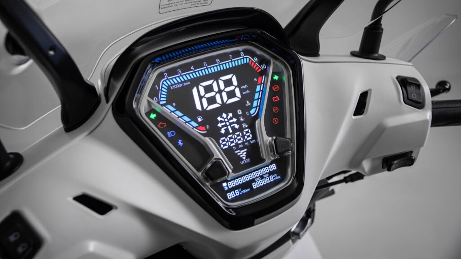 Voge SR16: Ψηλόροδο αστικό scooter με Traction Control και τιμή 2.695 ευρώ