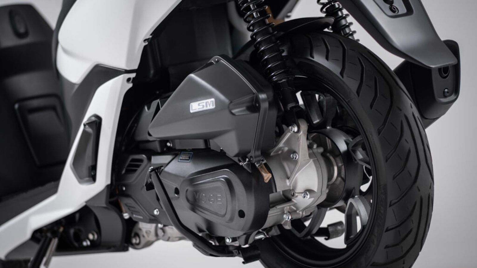 Voge SR16: Ψηλόροδο αστικό scooter με Traction Control και τιμή 2.695 ευρώ