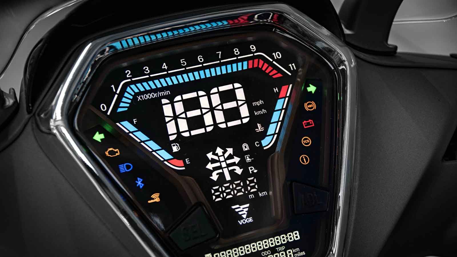 Voge SR16 ACC  με νέες προσθήκες στον εξοπλισμό του