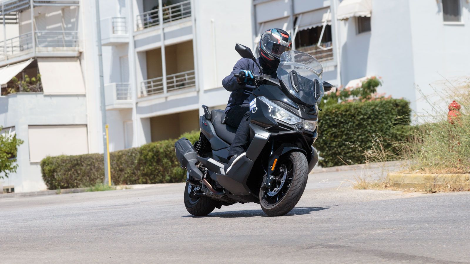 Όταν θελήσεις να φύγεις μπροστά, οι 34 ίπποι αποδεικνύονται παραπάνω από επαρκείς για σβέλτες επιταχύνσεις: το 0-100 χλμ./ώρα έρχεται σε 9,2 δευτερόλε