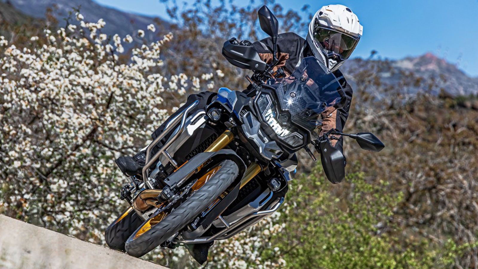 Οι συμμετέχοντες θα μπορούν να οδηγήσουν τα 300 Rally, DS525X, DS625X και DS900X, ώστε να σχηματίσουν πλήρη εικόνα για τις δυνατότητες της μάρκας από 