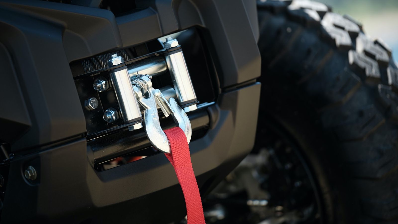 Voge X-Wolf 300: Ένας λύκος παντός εδάφους με διπλή σχάρα, κοτσαδόρο και Euro5+