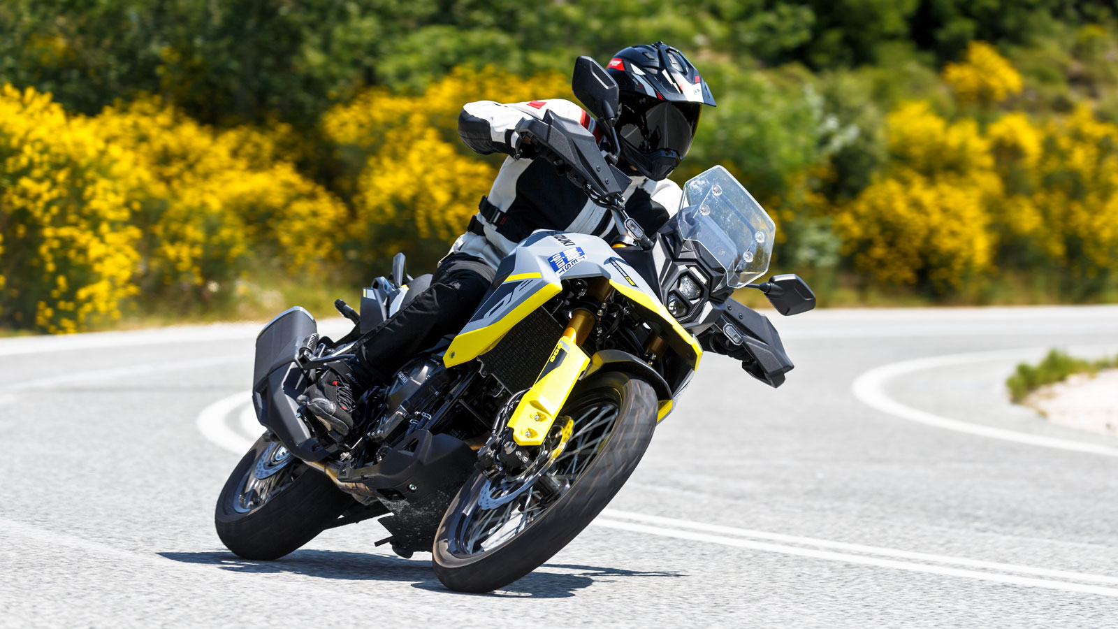 Suzuki V-Strom 800 DE: Ταξιδεύει σε άσφαλτο & χώμα με κορυφαία ροπή & φρένα