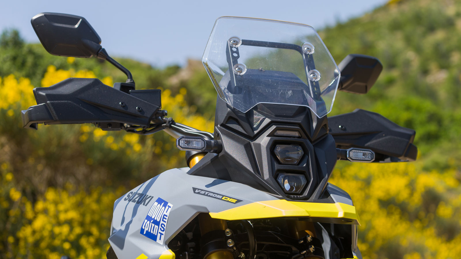 Η κάλυψη από τον αέρα και η εργονομία είναι ικανοποιητικά και βελτιώνονται ακόμα περισσότερο με τα εργοστασιακά αξεσουάρ που προσφέρει η Suzuki, όπως 