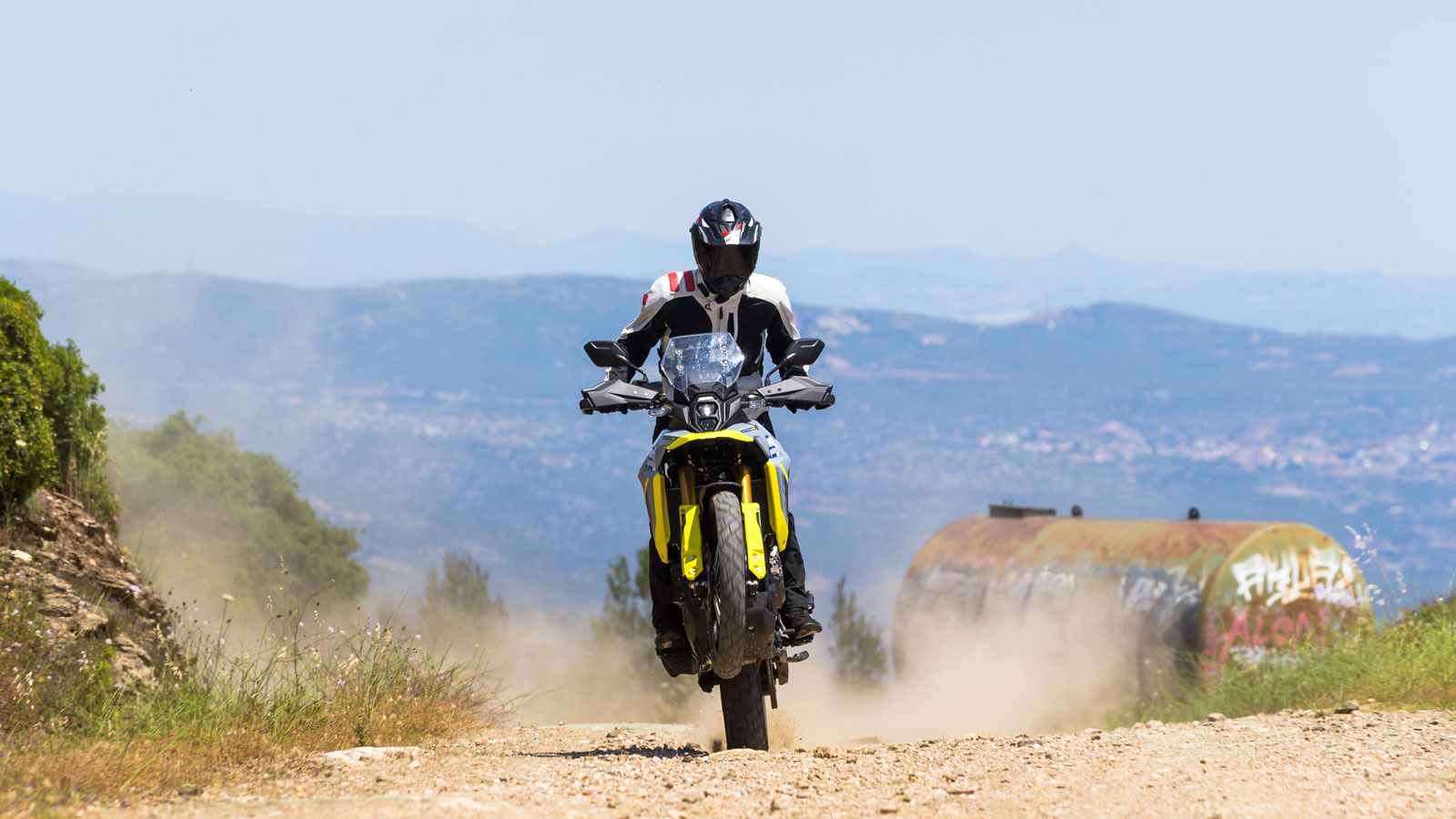 Suzuki V-Strom 800 DE: Ταξιδεύει σε άσφαλτο & χώμα με κορυφαία ροπή & φρένα