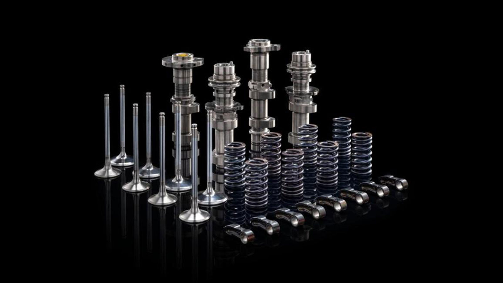 Ο νέος κινητήρας V2 890cc της Ducati, είναι ο πιο ελαφρύς που έχει φτιάξει ποτέ η εταιρεία και αποκτά, κοίλες (κούφιες) βαλβίδες τιτανίου. 