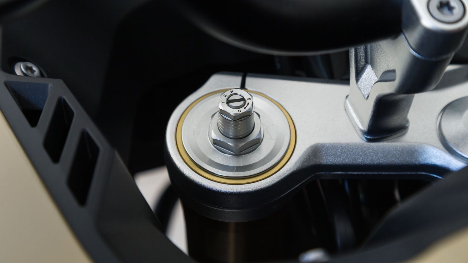 Ρυθμίσεις προφόρτισης και απόσβεσης επαναφοράς