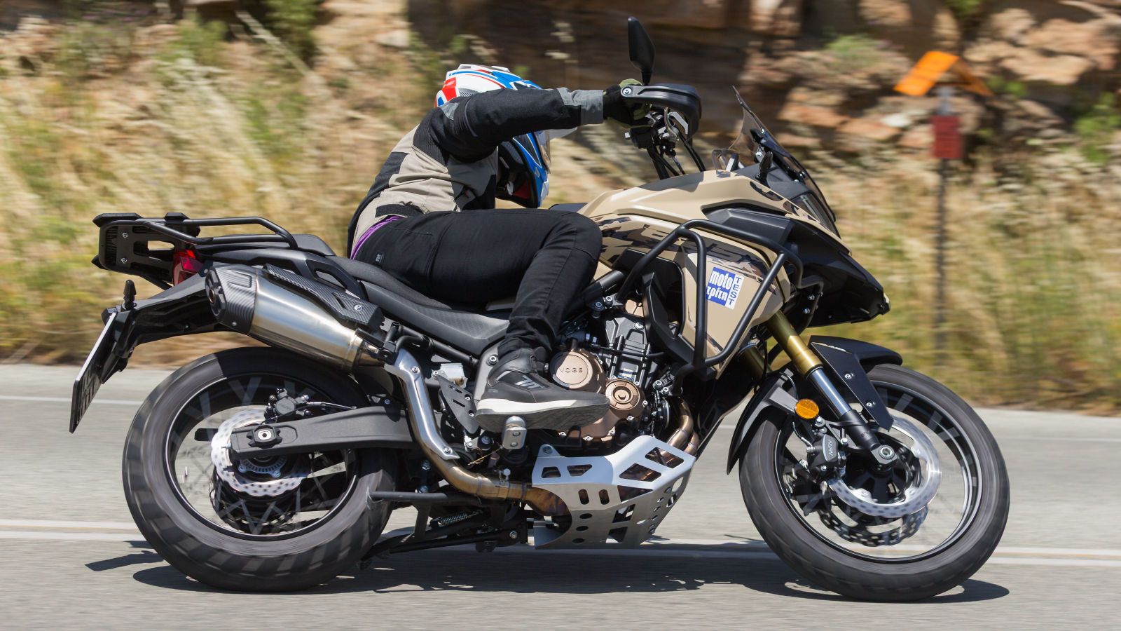 Εκεί που η Voge DS 625X κερδίζει αρκετά σε σχέση με την DS 525Χ είναι στο κομμάτι των βελτιωμένων αναρτήσεων