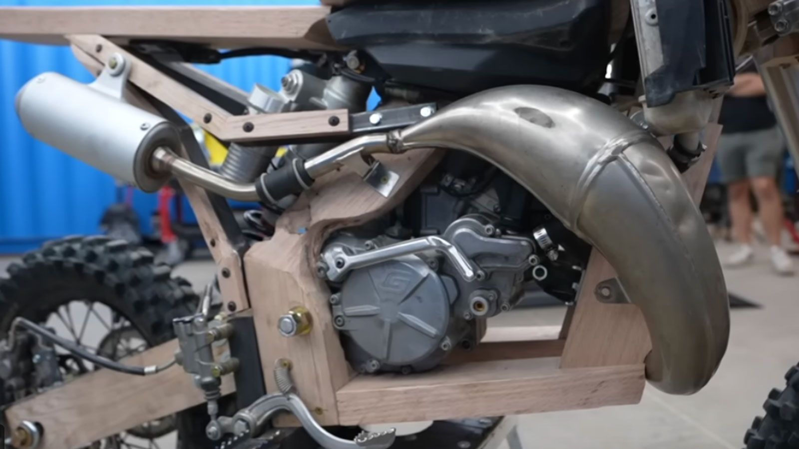 Οι μηχανικοί γνωρίζουν ότι το πλαίσιο μοτοσυκλέτας είναι η «ραχοκοκαλιά» κάθε κατασκευής. Αν δεν αντέξει τα φορτία, τότε όλα καταρρέουν. Οι Cboys το ή