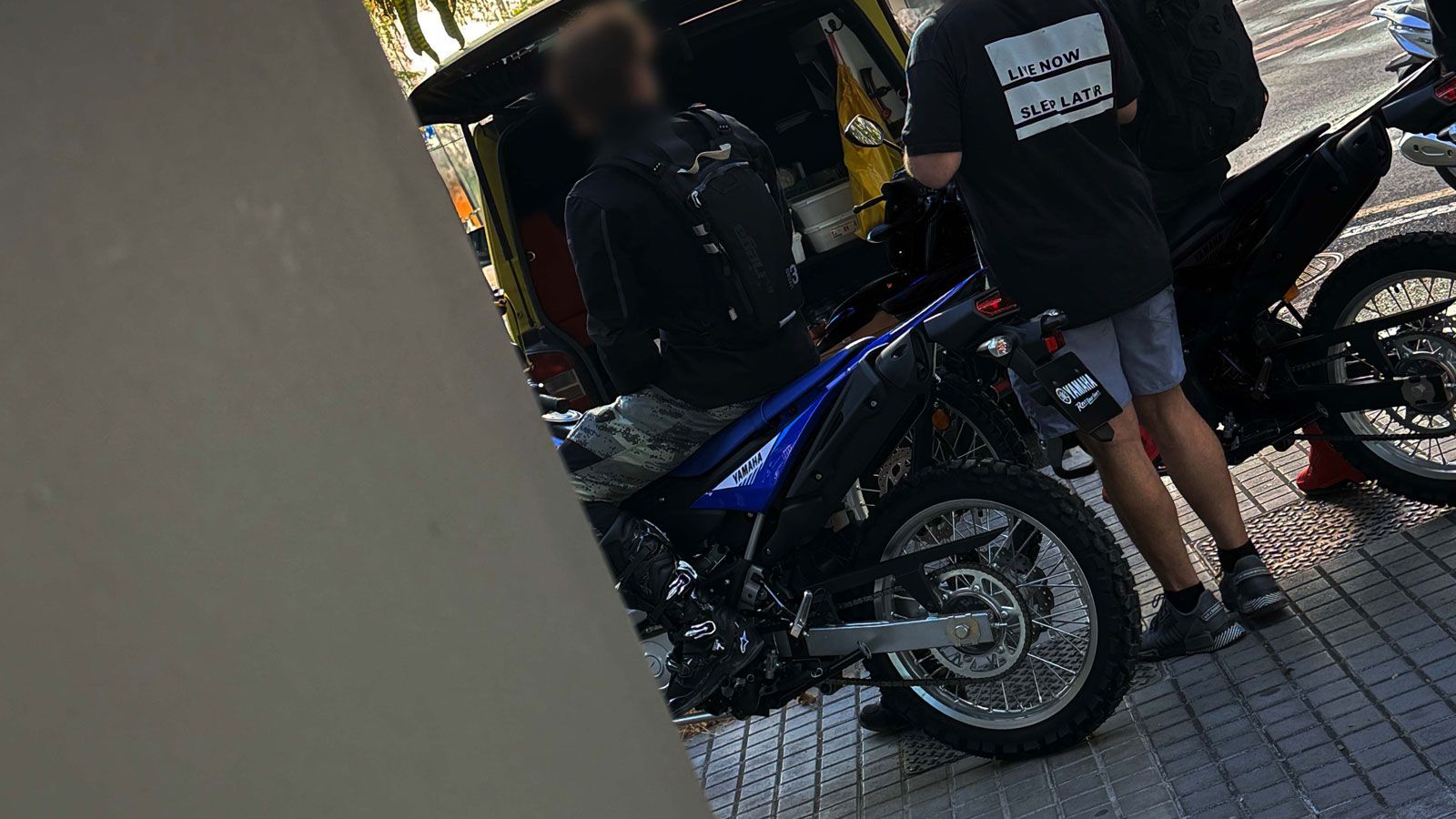 Η παρουσία της μοτοσυκλέτας σε ευρωπαϊκό περιβάλλον επιβεβαιώνει ένα προχωρημένο στάδιο εξέλιξης, στοιχείο που συνήθως προηγείται μιας επίσημης παρουσ