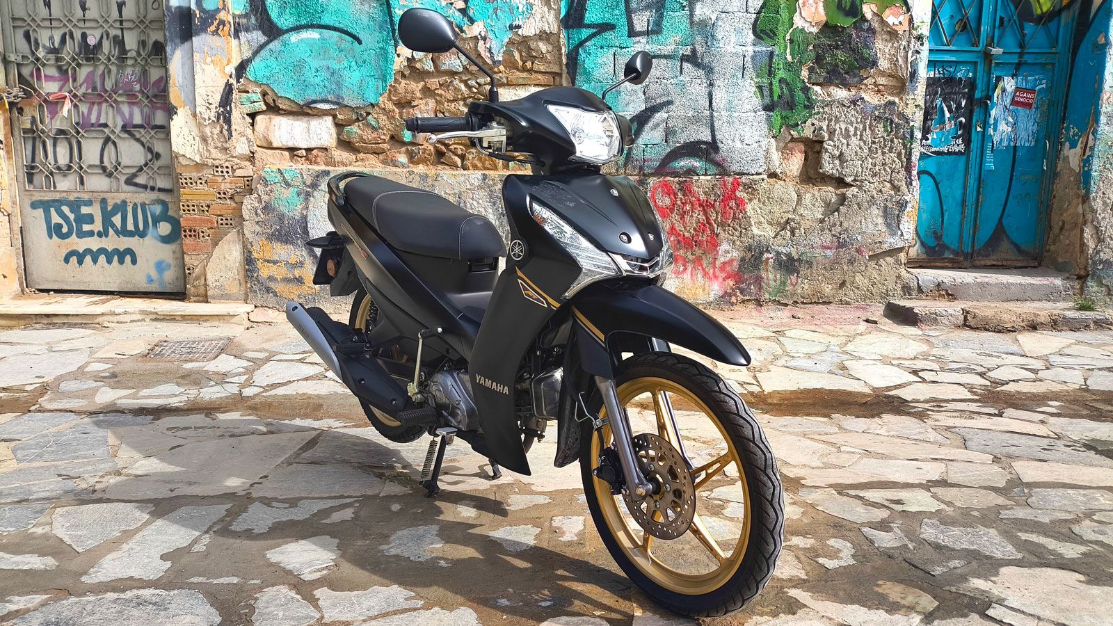 Το νέο Yamaha Crypton S EU5+ σηματοδοτεί την εξέλιξη ενός από τα πιο αγαπημένα καθημερινά μοντέλα της ελληνικής αγοράς. Με διαδρομή που ξεπερνά τις δύ