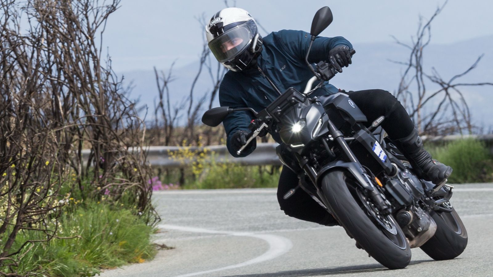 Η αναβαθμισμένη ακαμψία του πλαισίου και τα ελαφρύτερα εξαρτήματα, όπως οι ζάντες, έχουν θετικό αντίκτυπο στην ευστάθεια και την ακρίβεια κατά την αλλ