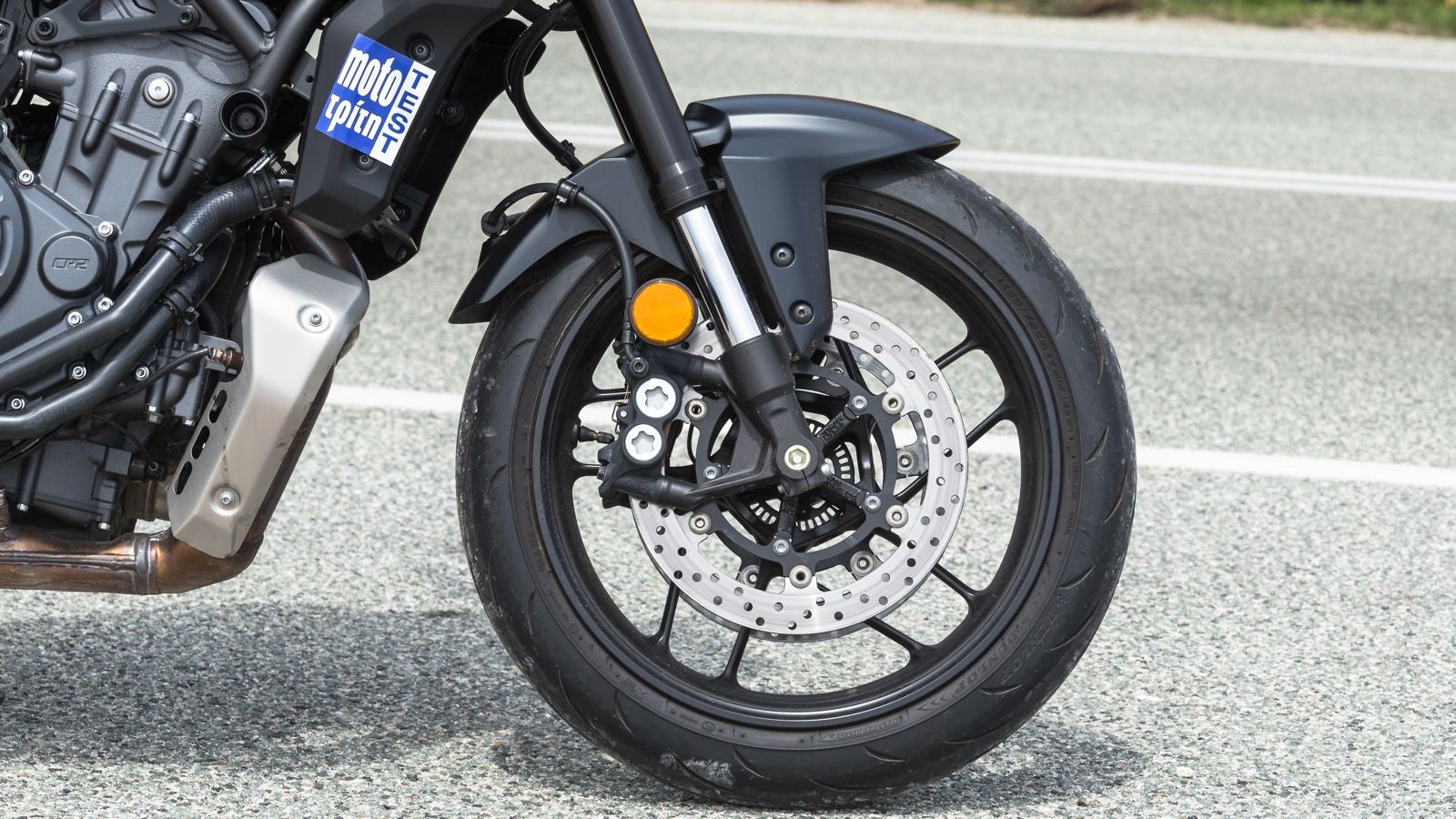 Νέοι, ελαφρύτεροι, spinforged τροχοί, ανεστραμμένο πιρούνι της ΚΥΒ και δίσκοι διαμέτρου 298 χιλιοστών.