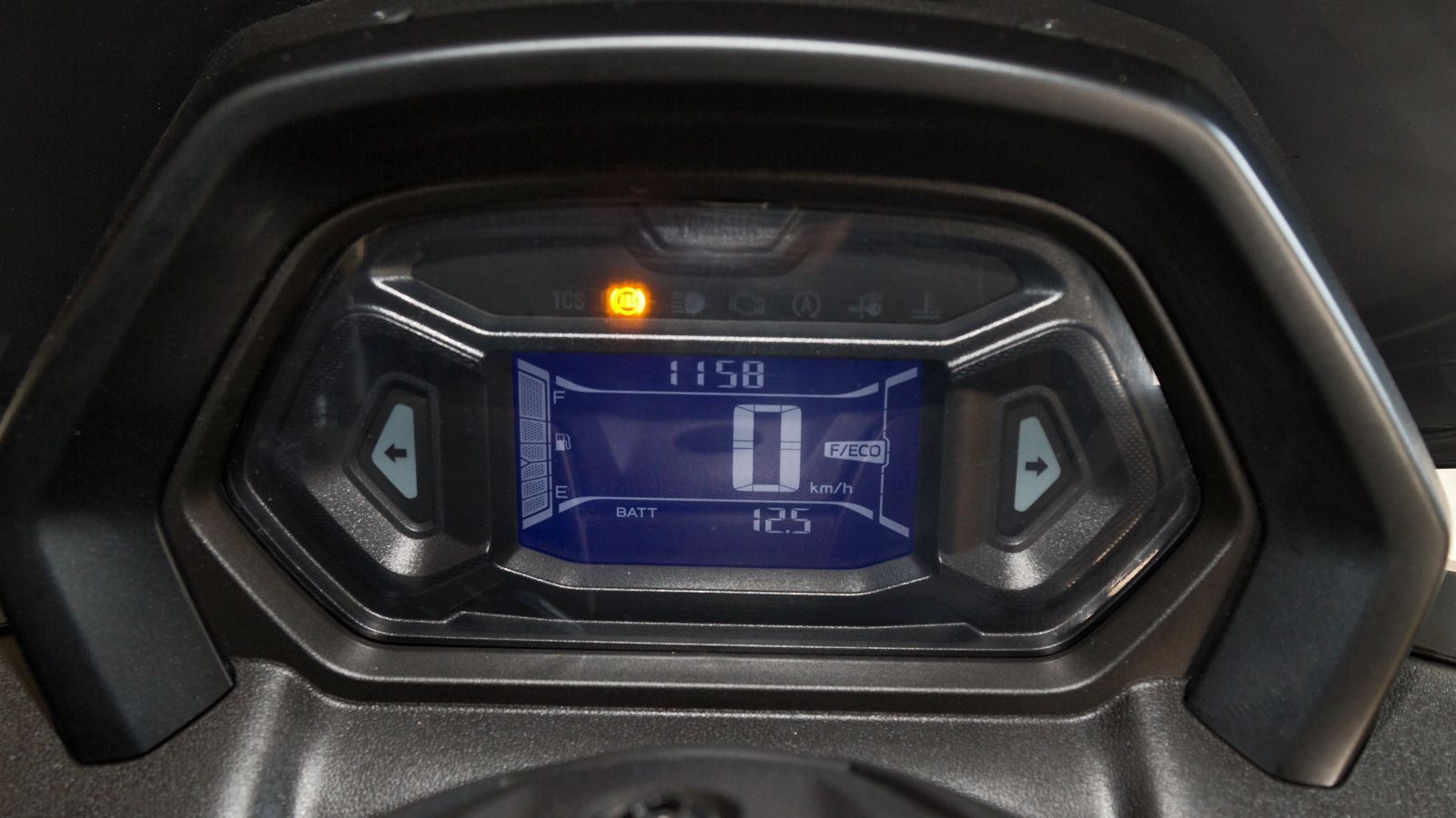 Υψηλής φωτεινότητας και απόκρισης η οθόνη LCD.