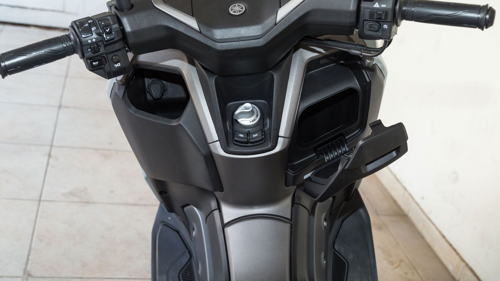 Αποθηκευτικοί χώροι στην ποδιά.