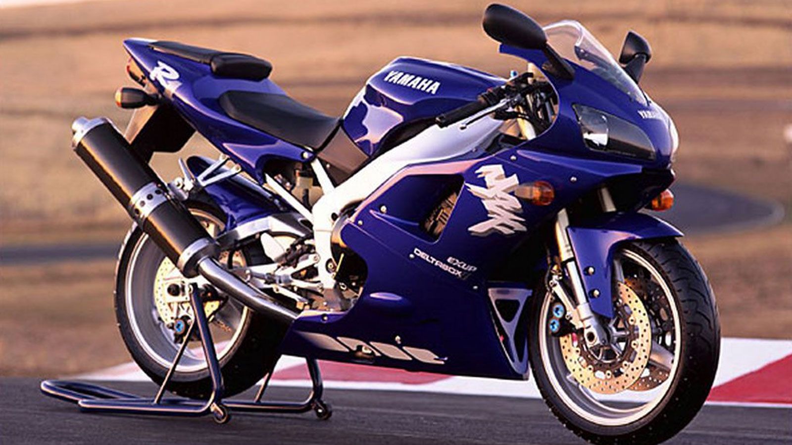 Μια μοτοσυκλέτα που φαινόταν πιο μικρή από ό,τι θα έπρεπε, είχε τη δύναμη ενός μανιασμένου θηρίου και την εμφάνιση που έκανε ακόμη και Ducati να νιώθο