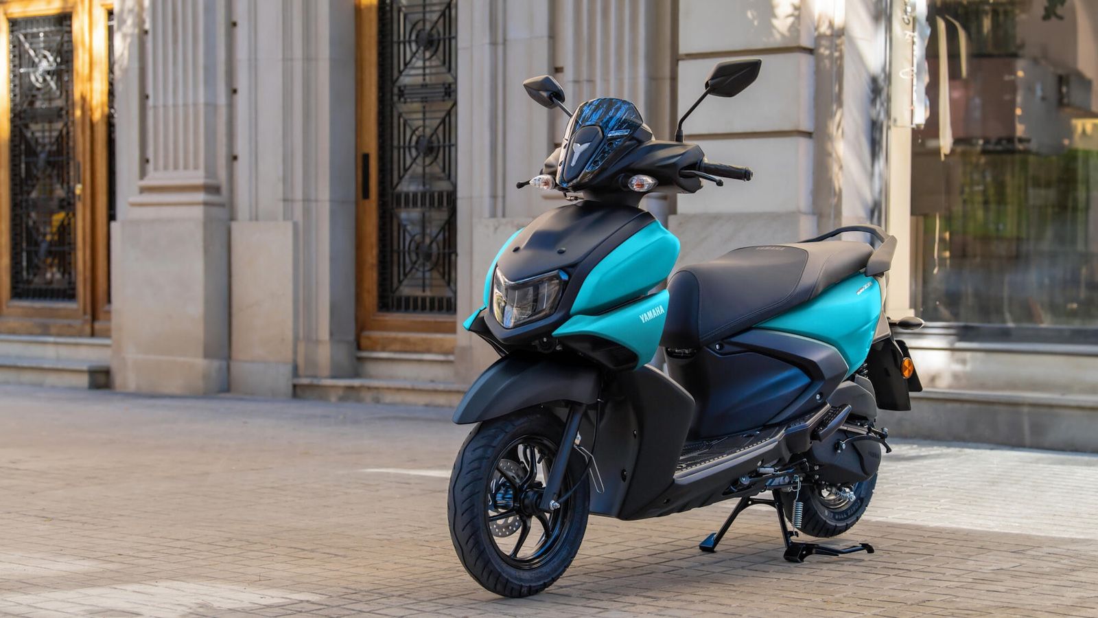 Yamaha RayZR: Το υβριδικό αστικό «ξυραφάκι» αλλάζει χρώμα και προσθέτει εξοπλισμό