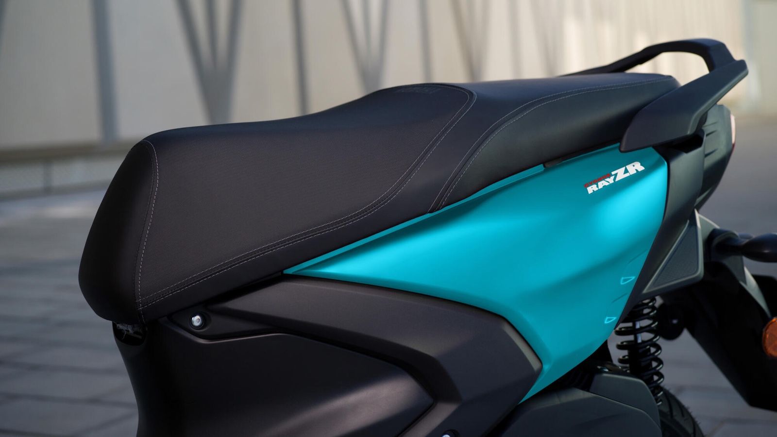 Η σέλα του RayZR βελτιώνει την εργονομία, επιτρέποντας εύκολη επιβίβαση και αποβίβαση.