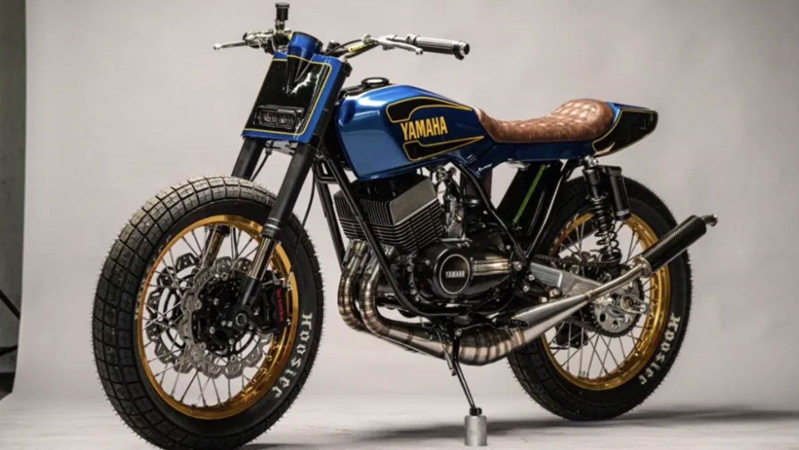 Κάποιοι θησαυροί κρύβονται σε αχυρώνες, ένα τέτοιο παράδειγμα είναι αυτή η Yamaha RD 350 του 1973, η οποία εντοπίστηκε παρατημένη, σκουριασμένη και ξε