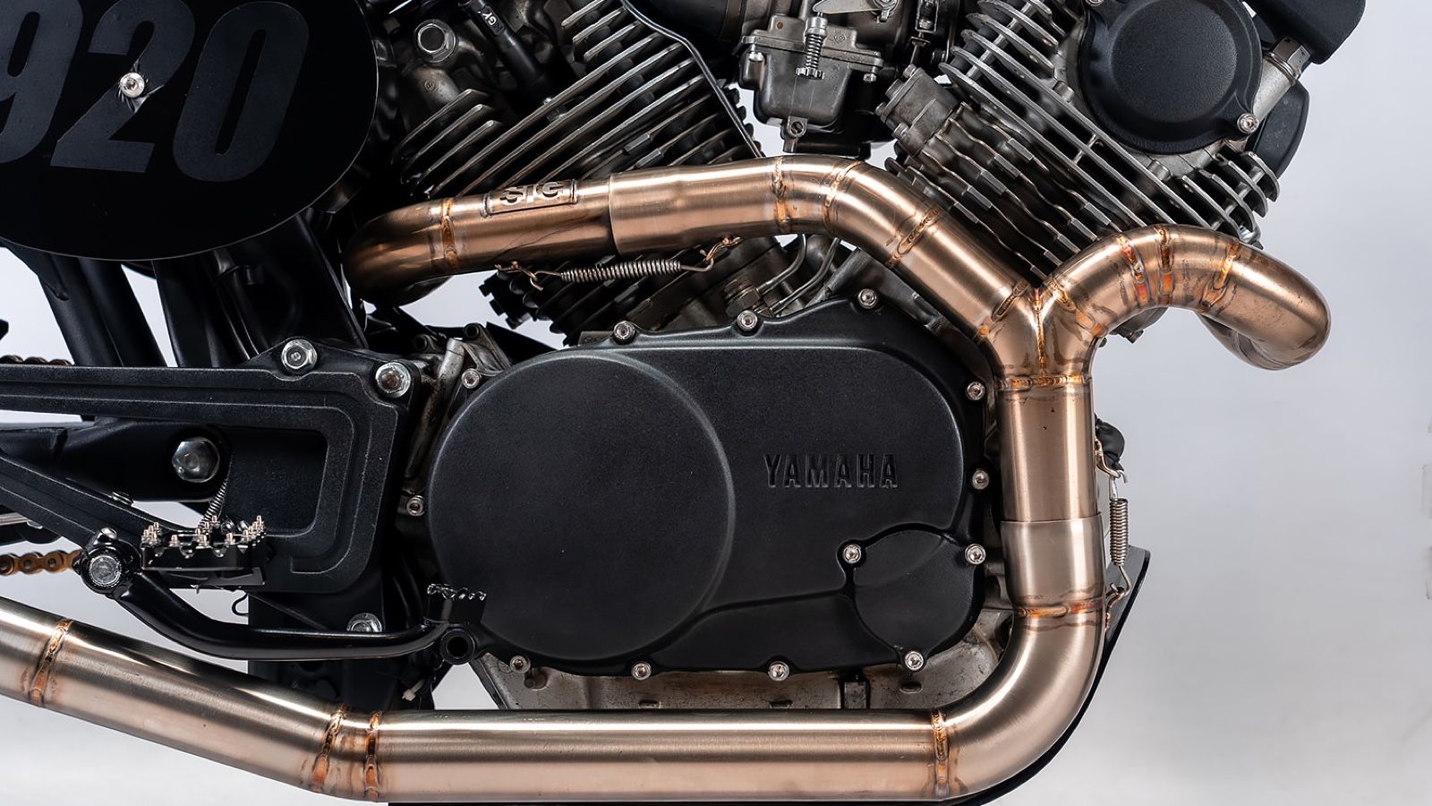 Yamaha STG Tracker: Κι όμως αυτή η scrambler ήταν μια Virago!