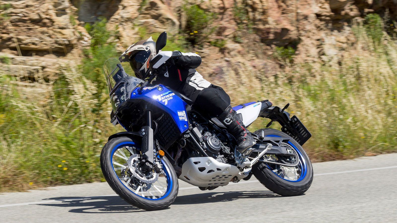 Ήταν 2019 όταν η Yamaha έφερε στην αγορά μία Rally Raid τύπου μεσαία μοτοσυκλέτα, σχεδιασμένη από λευκό χαρτί, με δικύλινδρο κινητήρα και ένα όνομα με