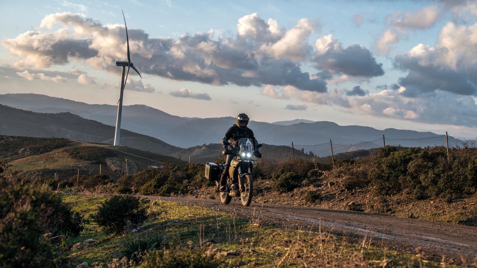 Yamaha Tenere Explore: Με χαμηλότερες αναρτήσεις και ταξιδιωτικό εξοπλισμό