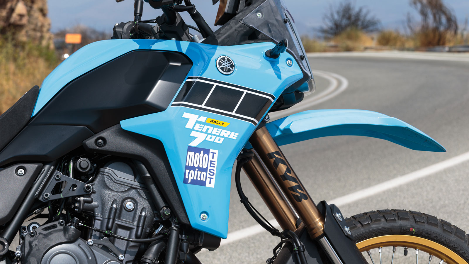 Αναβαθμισμένες είναι οι αναρτήσεις της KYB σε σχέση με την βασική έκδοση αφού έχουν 20χλστ επιπλέον διαδρομές φτάνοντας τα 230χλστ εμπρός και τα 220 π