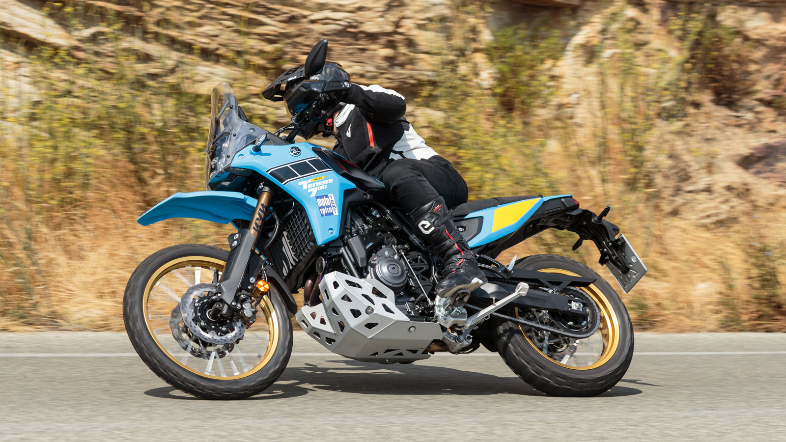 Ακόμα και στις εργοστασιακές ρυθμίσεις πάντως δεν τερματίζουν εύκολα. Το μπροστινό προσφέρει αίσθηση σιγουριάς είτε οδηγείς στην όρθια είτε στην καθισ