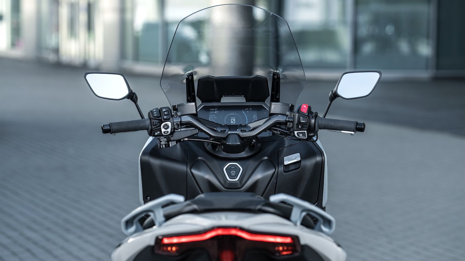 Αποστολή Yamaha TMAX Tech Max 2025