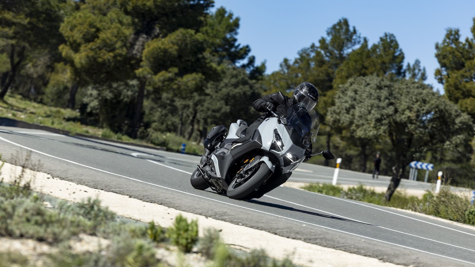 Αποστολή Yamaha TMAX Tech Max 2025