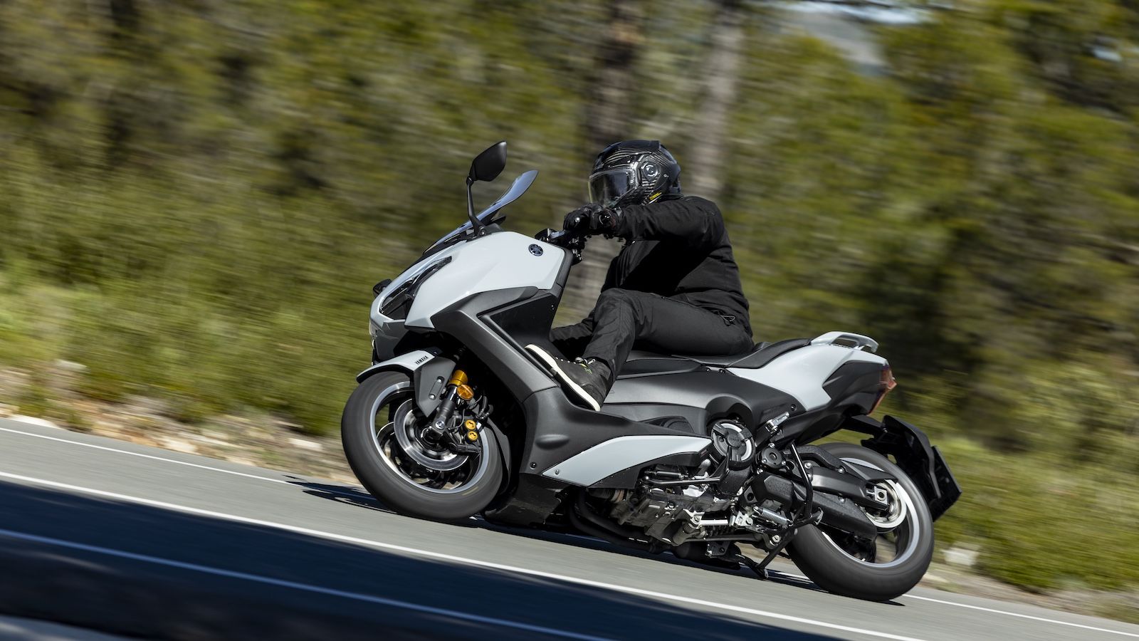 Αποστολή Yamaha TMAX Tech Max 2025