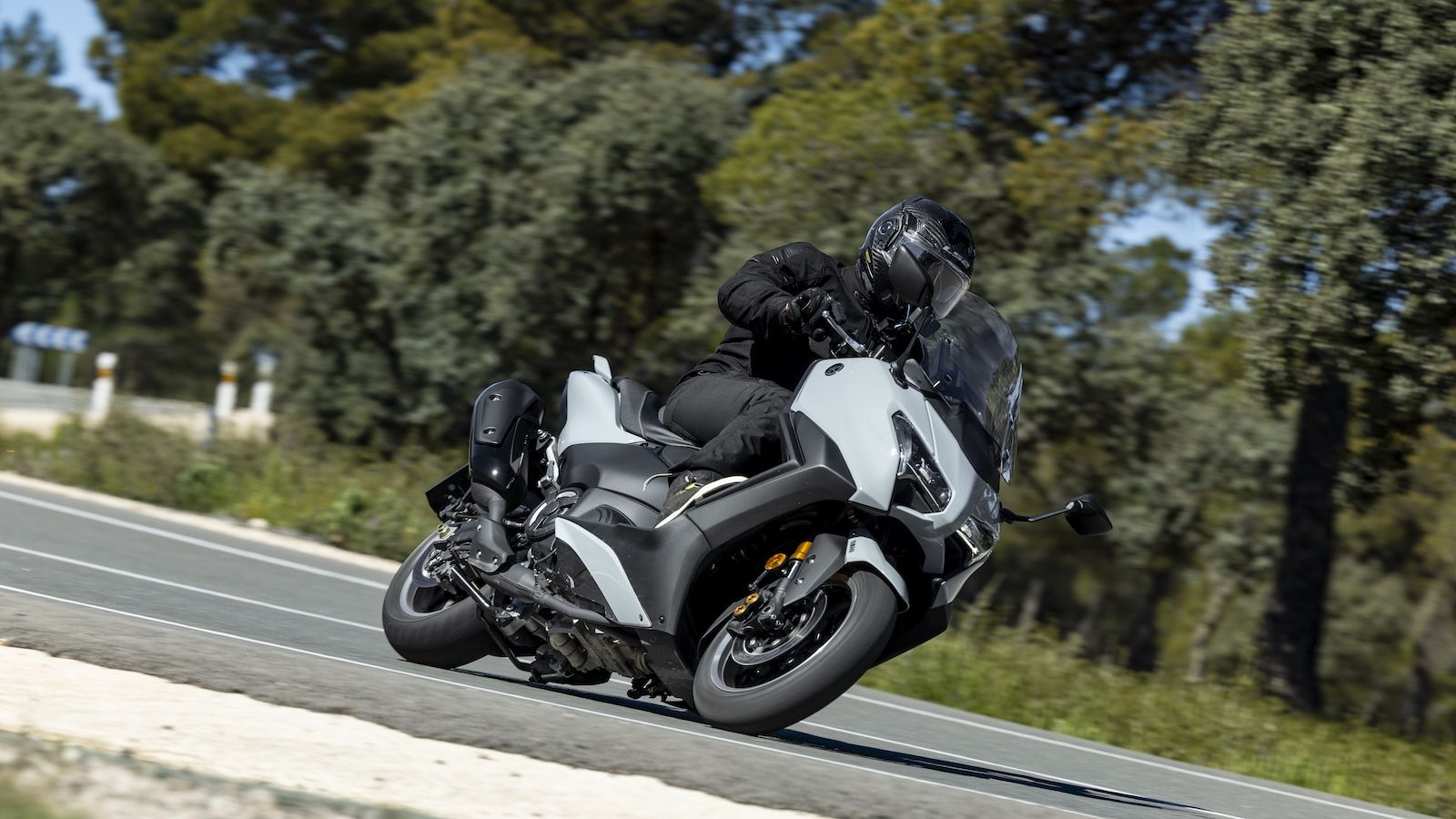 Αποστολή Yamaha TMAX Tech Max 2025