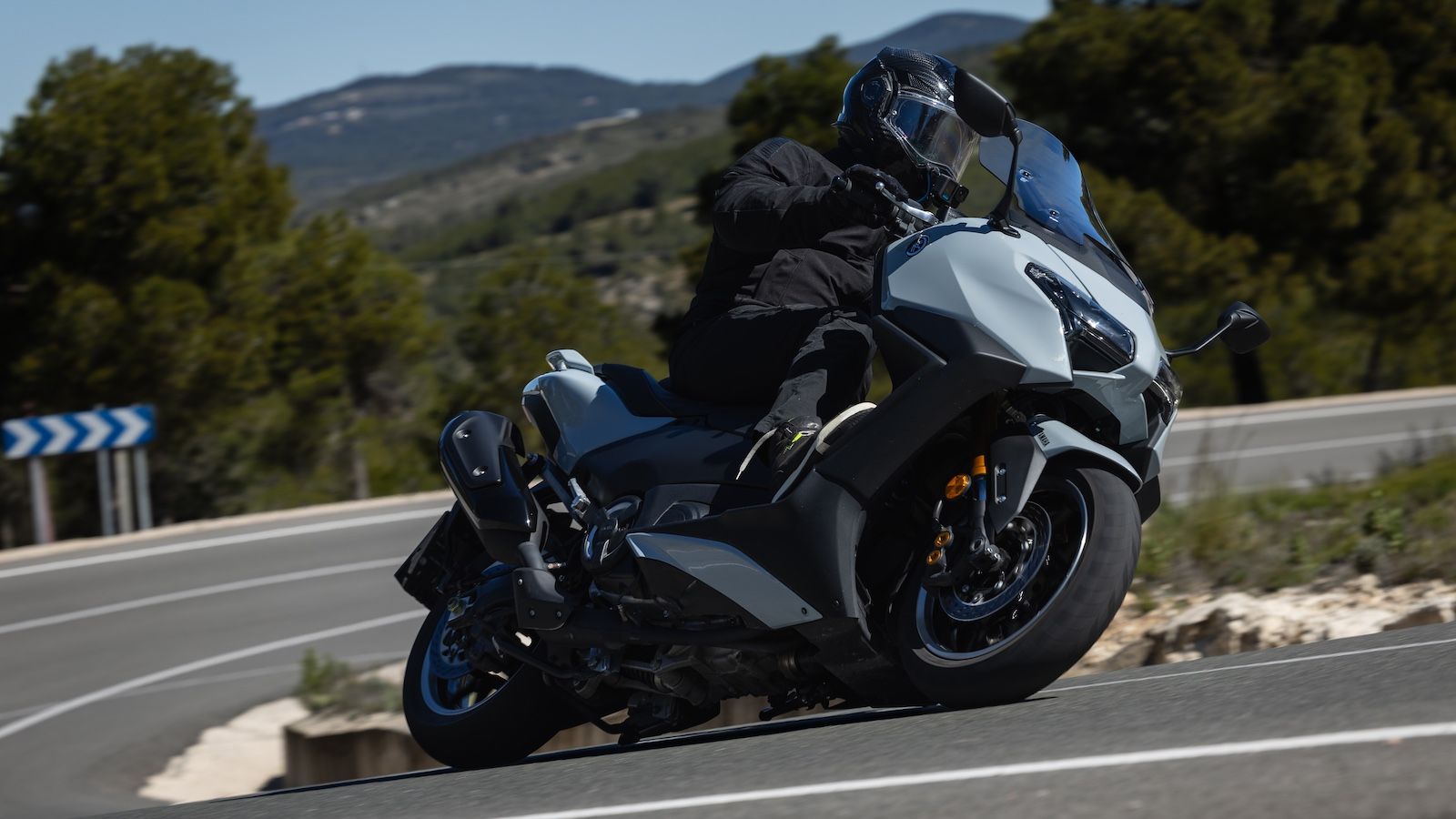 Αποστολή Yamaha TMAX Tech Max 2025