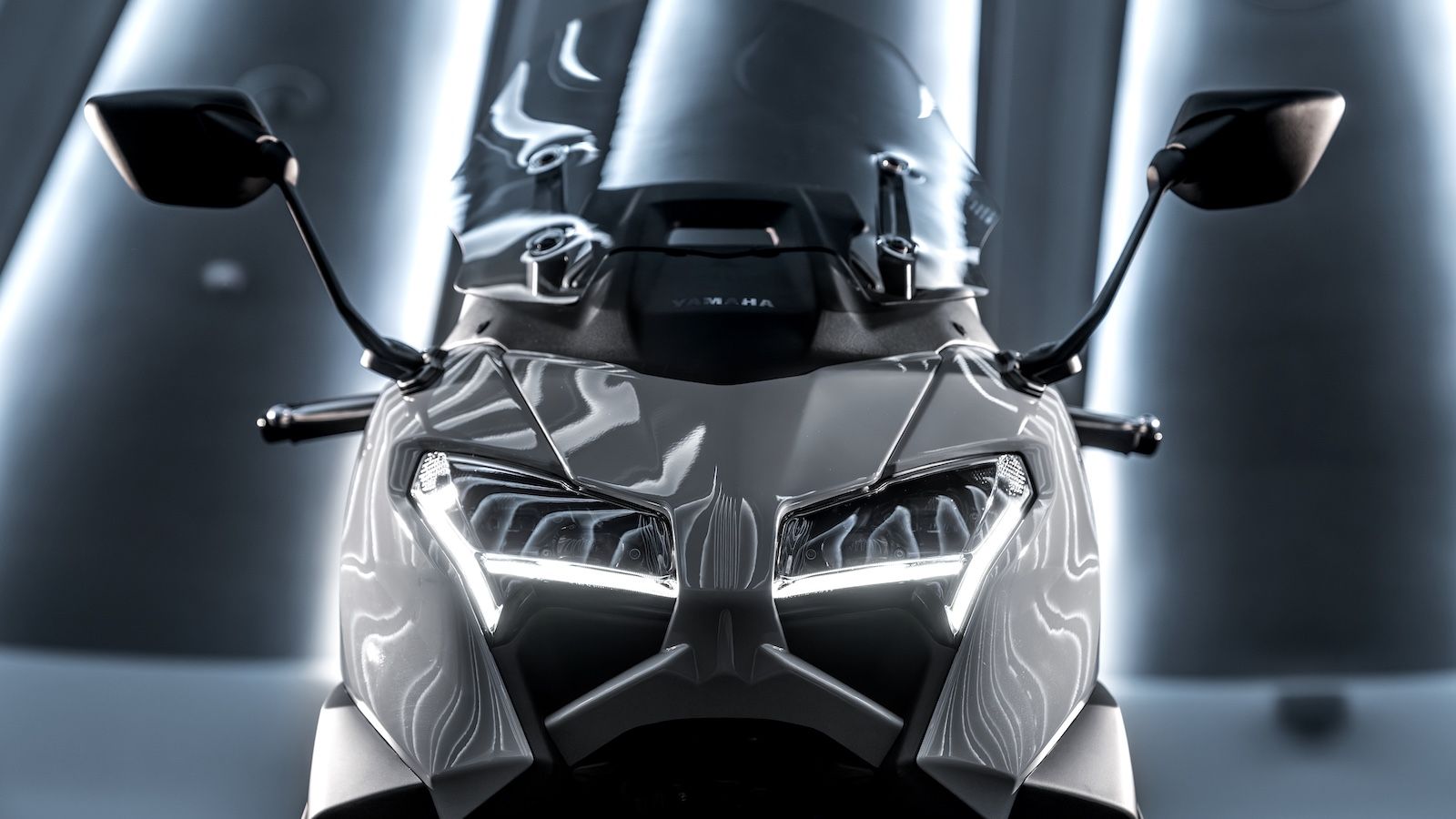 Αποστολή Yamaha TMAX Tech Max 2025