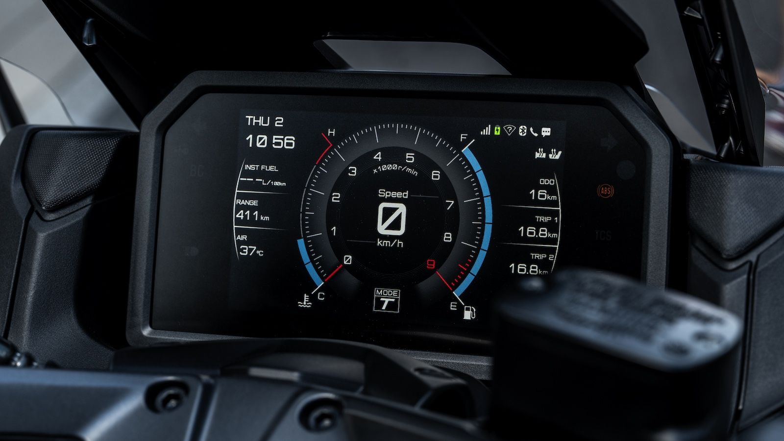 Αποστολή Yamaha TMAX Tech Max 2025