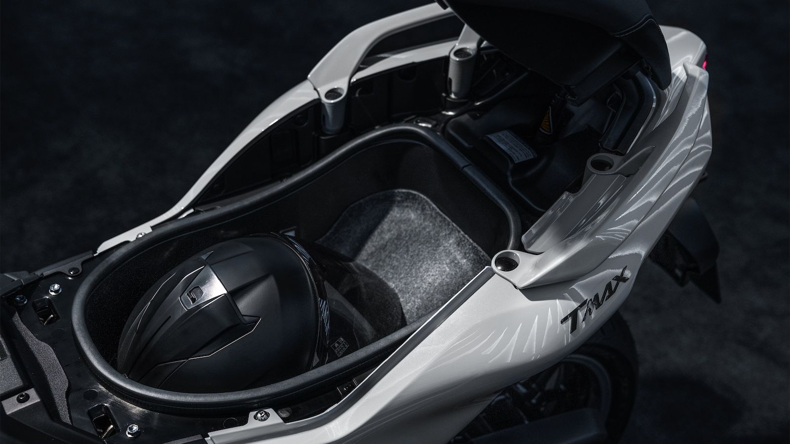 Αποστολή Yamaha TMAX Tech Max 2025