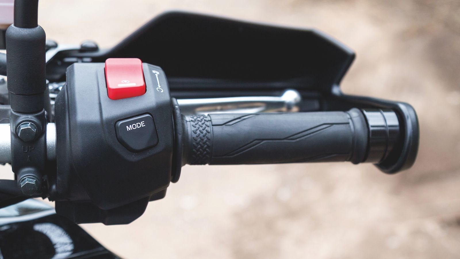 Για την πρόσβαση στο μενού επιλογών, οι διακόπτες έχουν επανασχεδιαστεί με το joystick 4 κατευθύνσεων να απλοποιεί απίστευτα τη διαδικασία πλοήγησης σ