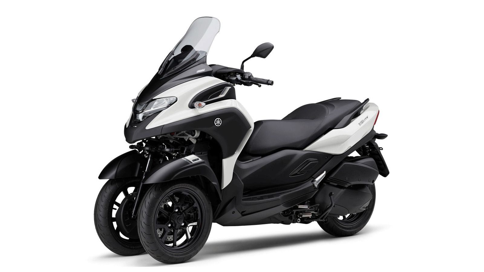 Με  κατανάλωση 3,3 λίτρα/100χλμ σε κύκλο WMTC με βάση τις πληροφορίες του κατασκευαστή. Με ρεζερβουάρ στα 13 λίτρα το Tricity 300 προσφέρει θεωρητική 