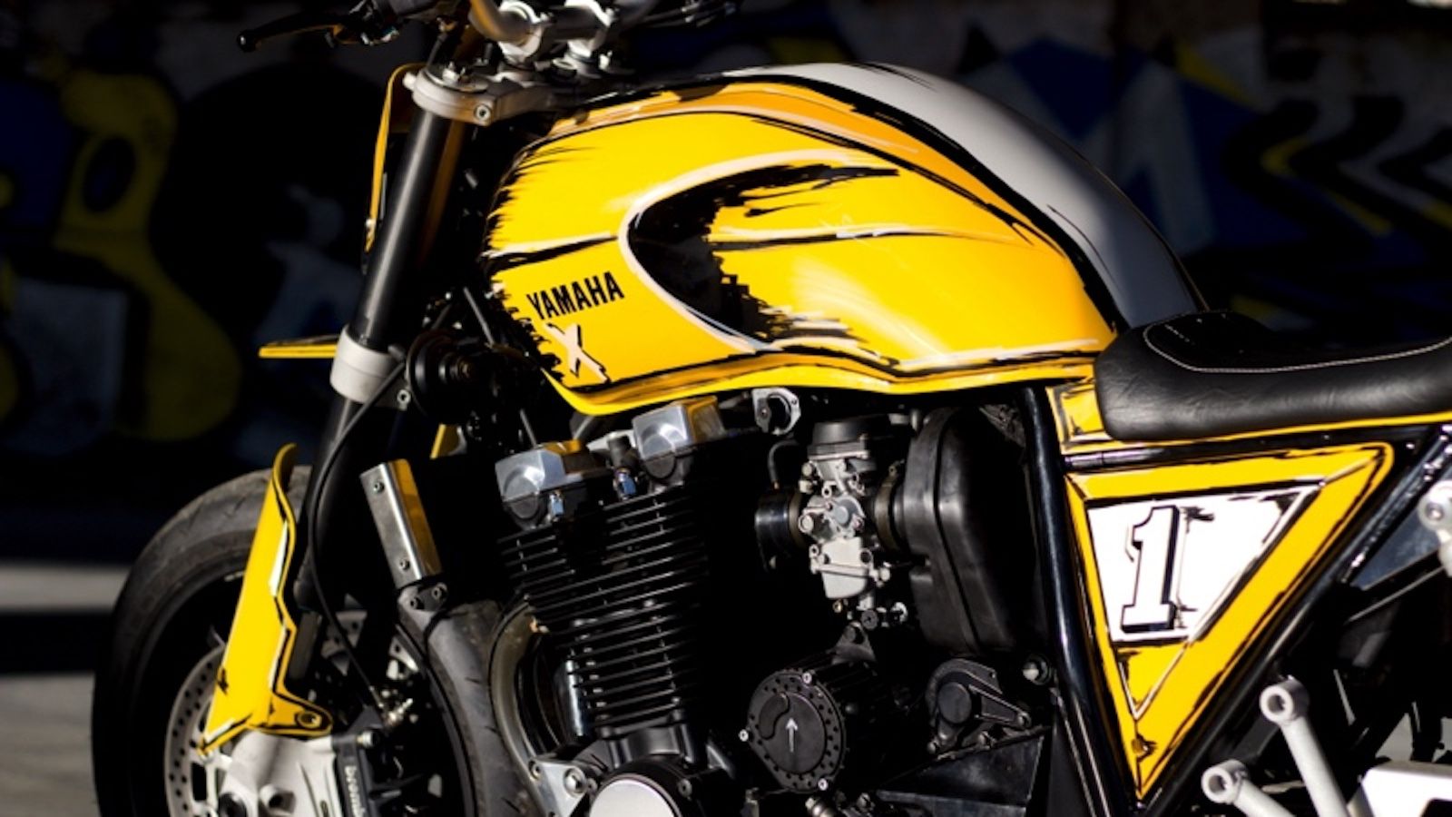 Yamaha 1300 XJR TR: Με πιρούνι από Super Duke; Για τον Kenny Roberts γίνεται!