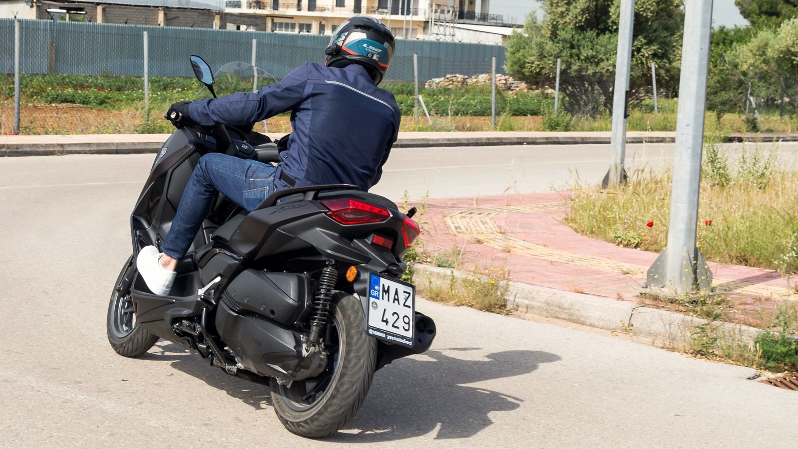 Καλοζυγισμένο και άκαμπτο πλαίσιο που του προσδίδει ευελιξία και ταυτόχρονα σταθερότητα μέσα στη στροφή.